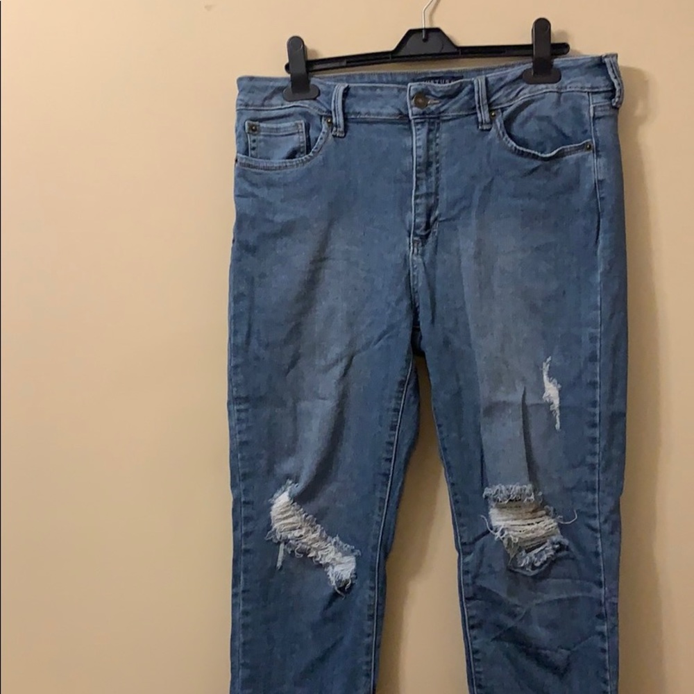 Distressed crop jeans